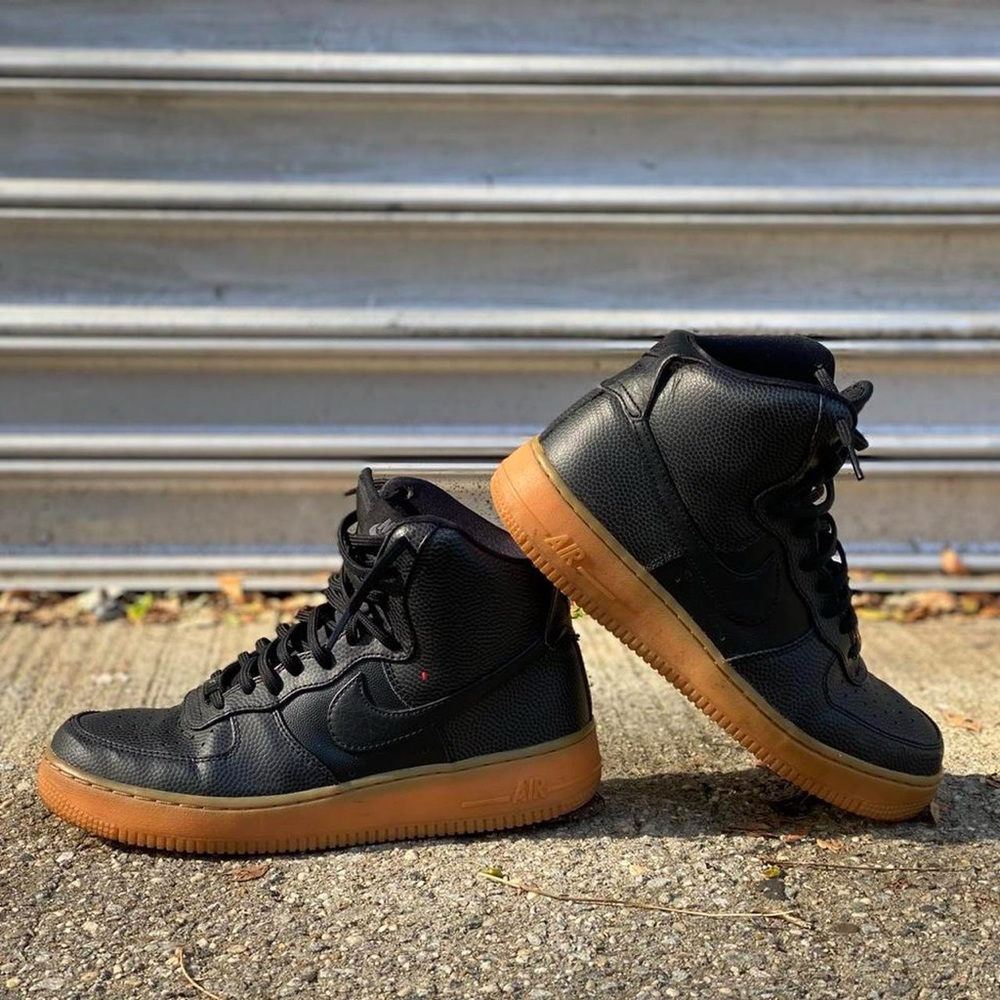 Nike black snakeskin w/ cream sole 🐍